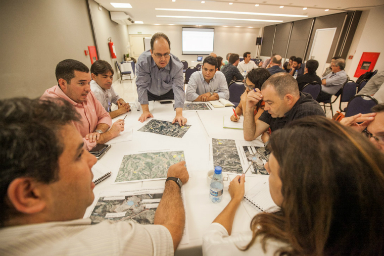 Workshop facilitates discussions on new techniques of dredging and tailings management in Candonga.