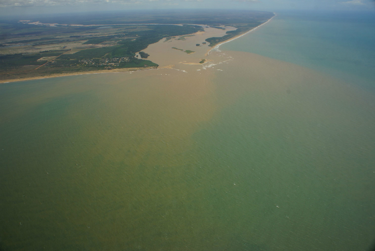 Ao todo, 28 pontos são monitorados na foz do Rio Doce, no litoral do Espírito Santo.