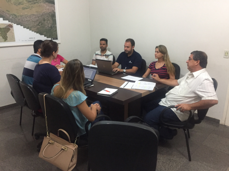 Reuniões entre Fundação Renova e secretarias municipais contribuem para a localização de famílias cadastradas.