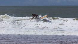 Segunda etapa do Tríplice Coroa Quebra Onda de Surf acontece em Pontal do Ipiranga