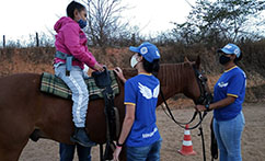 Equitação auxilia no tratamento de crianças e adolescentes com deficiência
